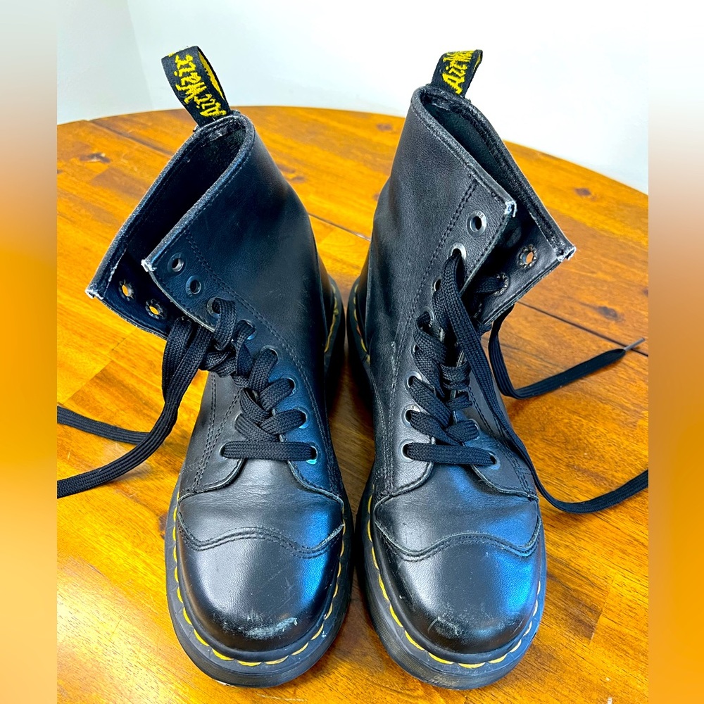 Vintage 90s 2A73 Dr Martens Platform Toe Cap Boot 8 Women Doc Marten